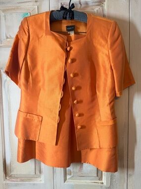 Akris Punto Orange Short-Sleeve Tailored Jacket and skirt set